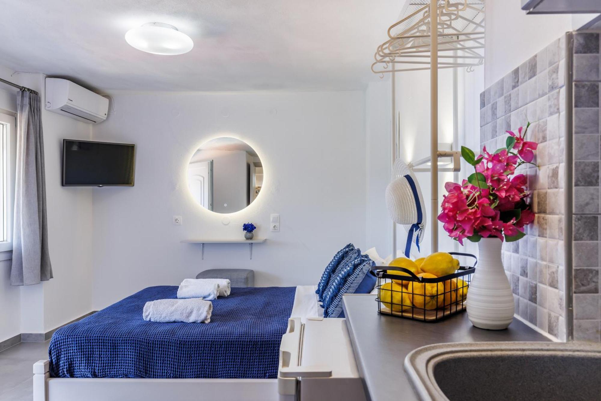 Sea View Studios Skopelos Town Bagian luar foto