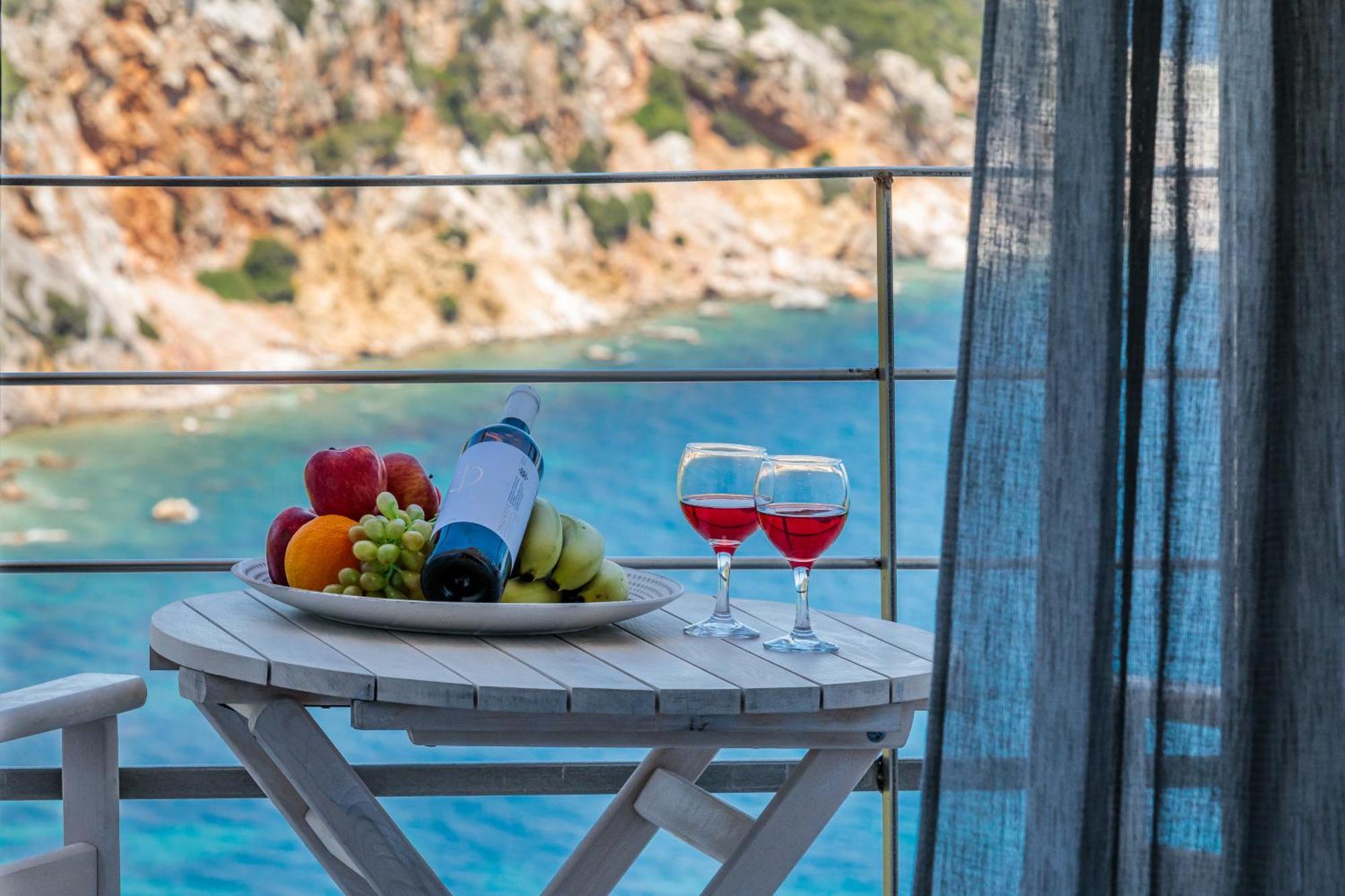 Sea View Studios Skopelos Town Bagian luar foto