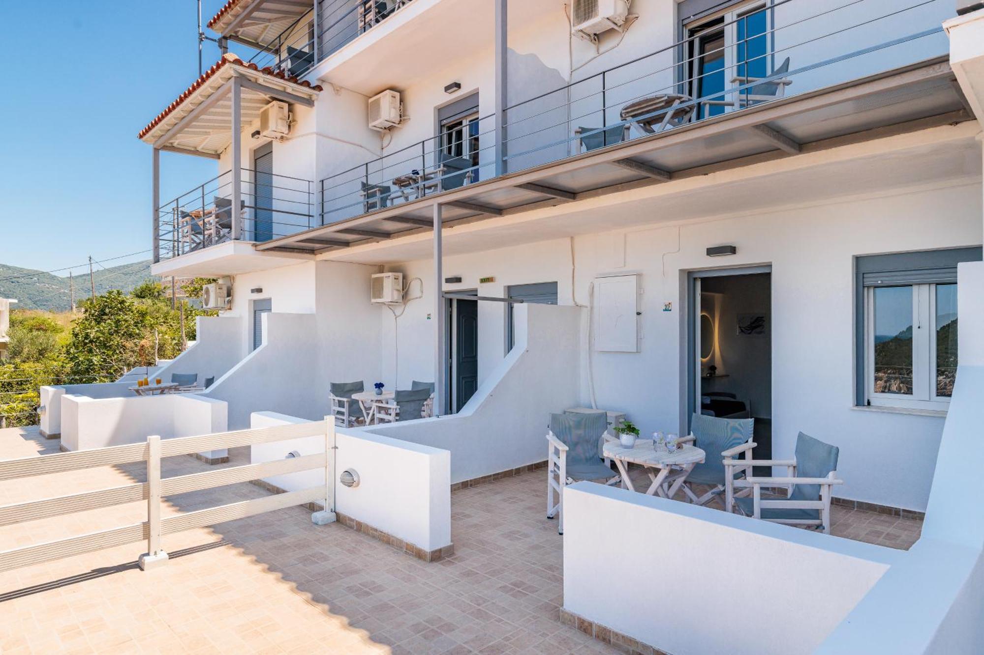 Sea View Studios Skopelos Town Bagian luar foto