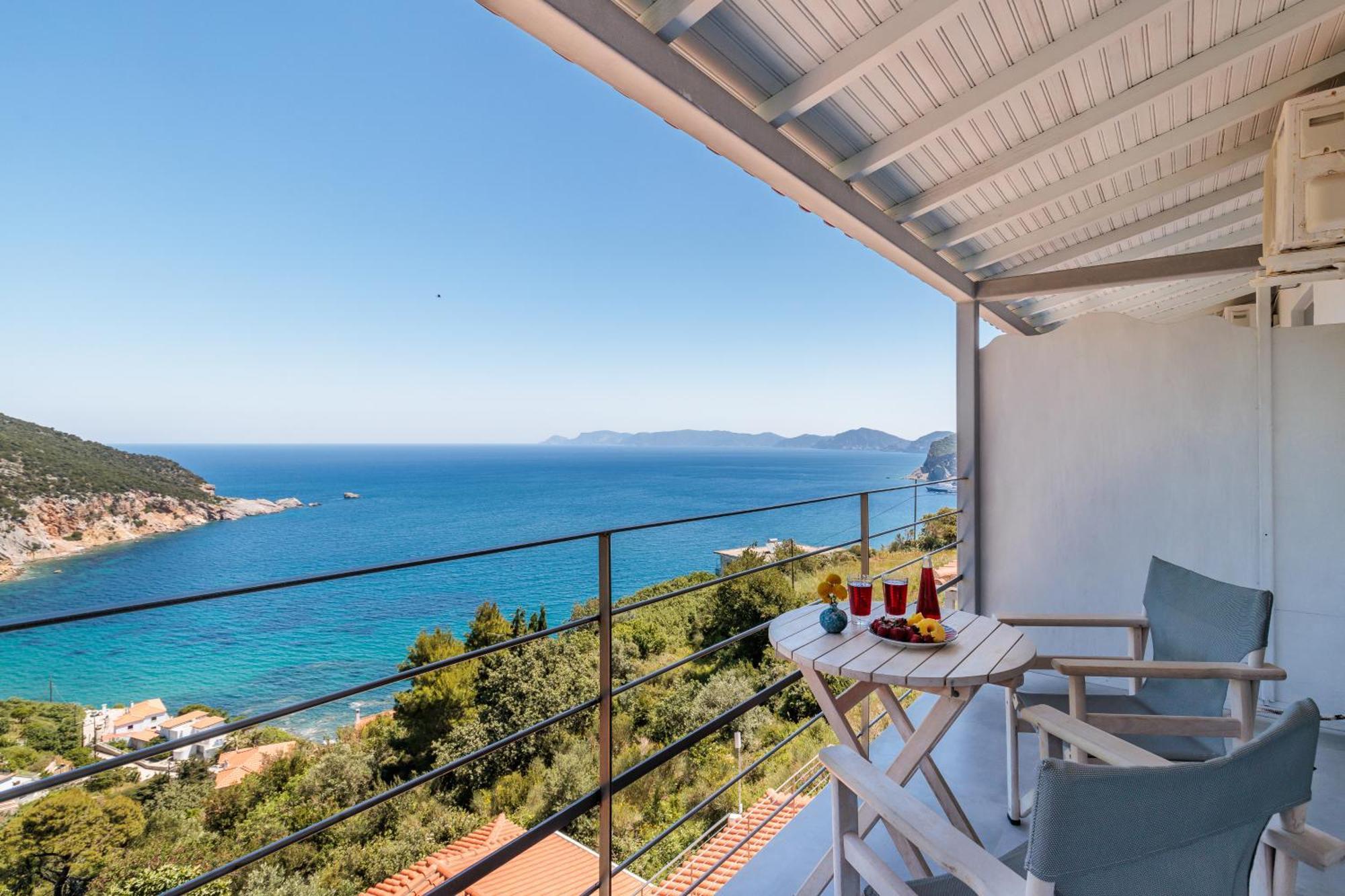 Sea View Studios Skopelos Town Bagian luar foto